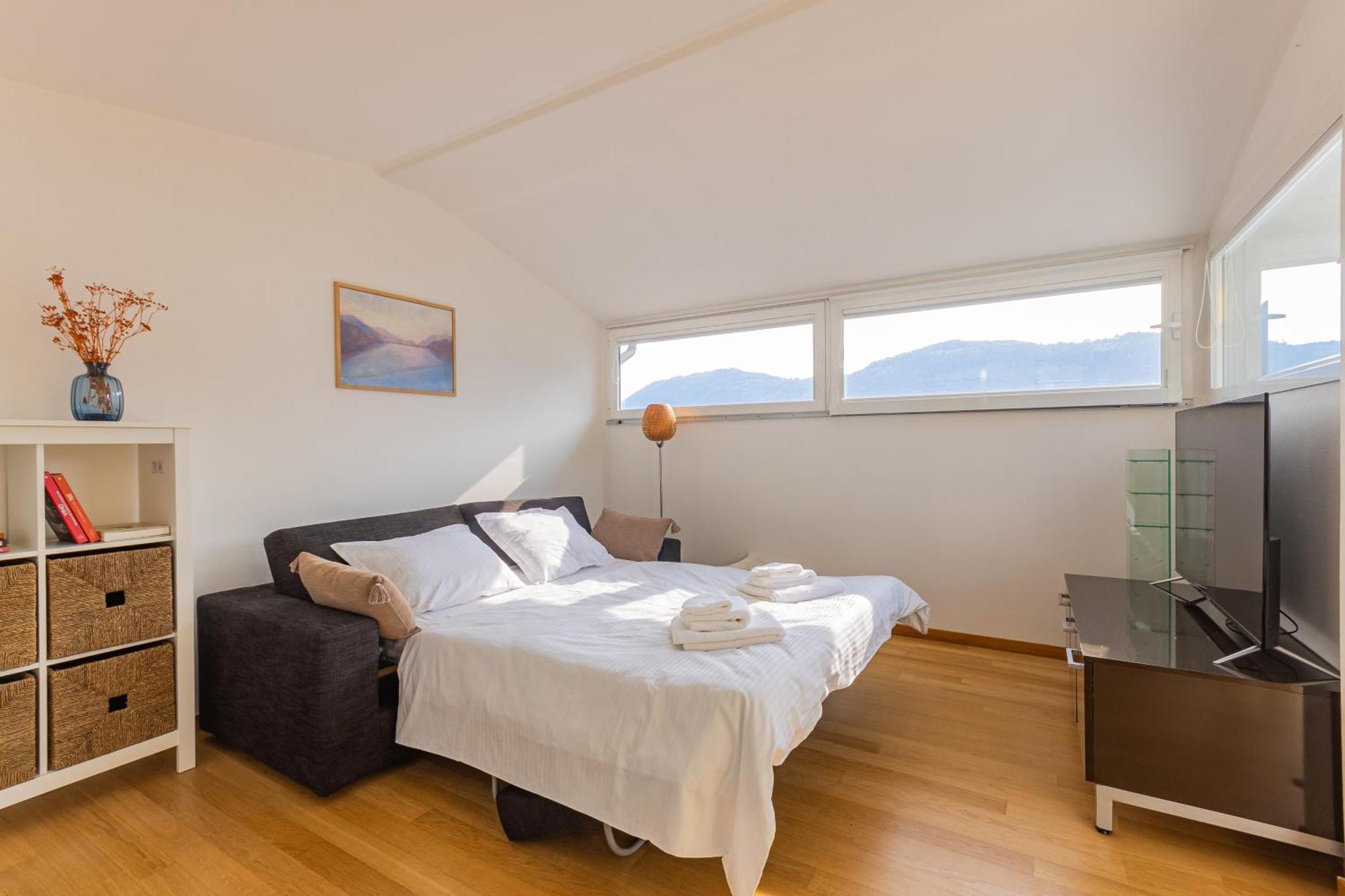 Casa Madlen - Bright Attic With Marvelous View Lejlighed Campione dʼItalia Eksteriør billede